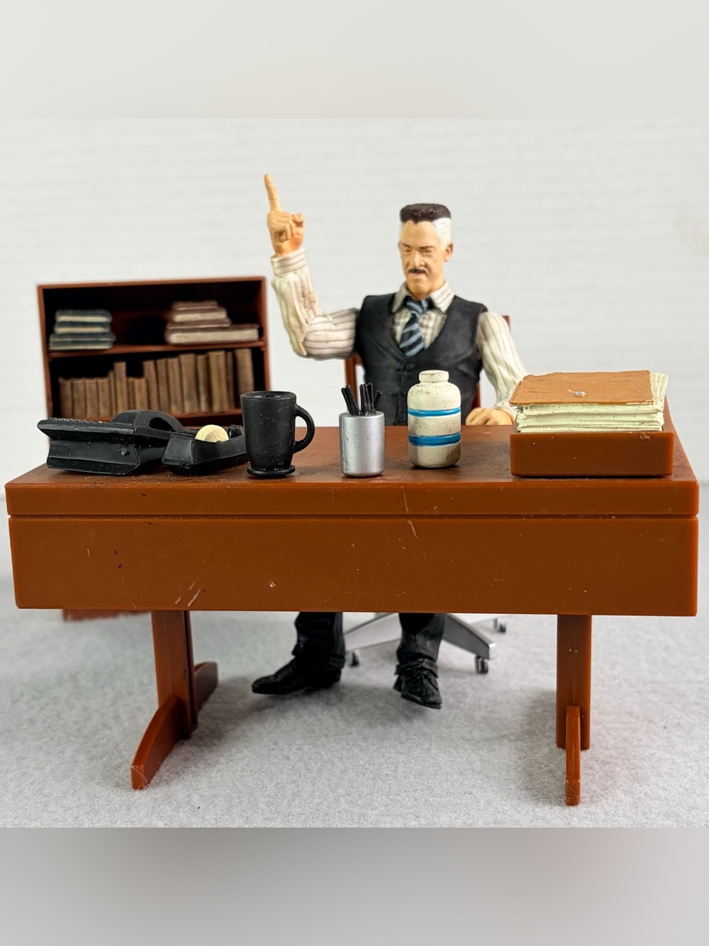 Spider Man J Jonah Jameson Action Figure Desk Pounding 2002 Toy Biz Marvel Compl